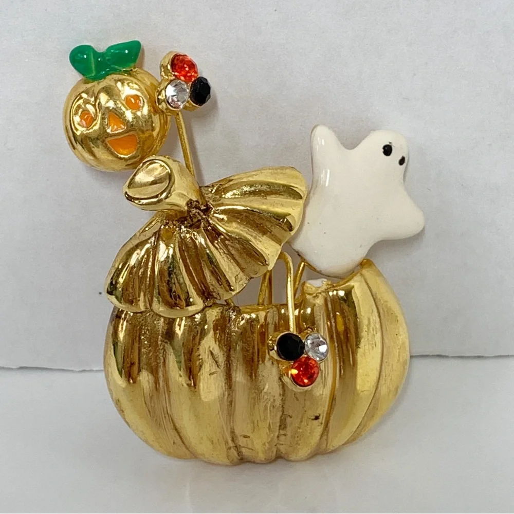 N/A halloween brooch